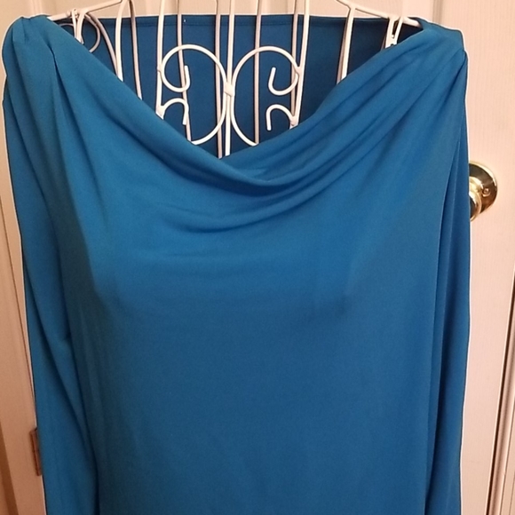 Gorgeous teal blue top - Picture 2 of 5